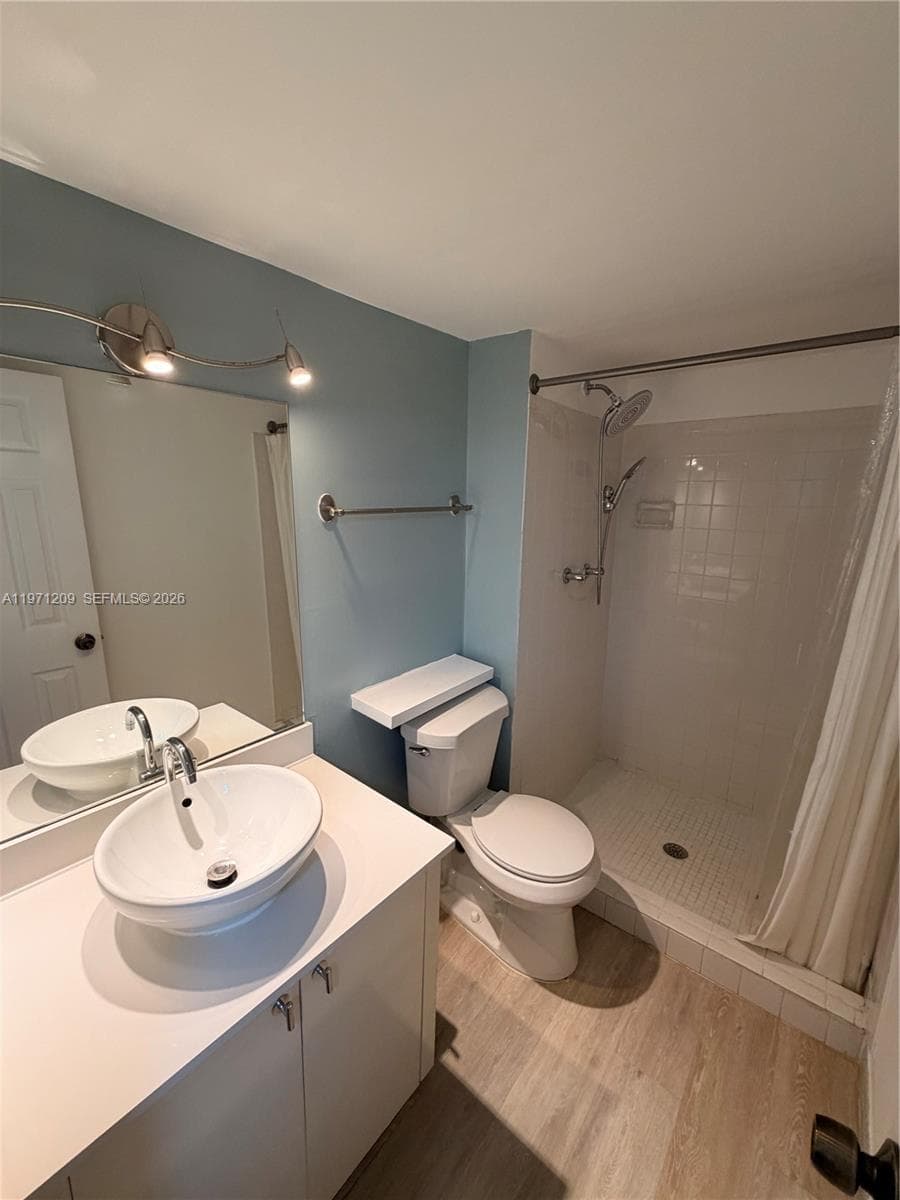 2350 NE 135th St 503 photo 24