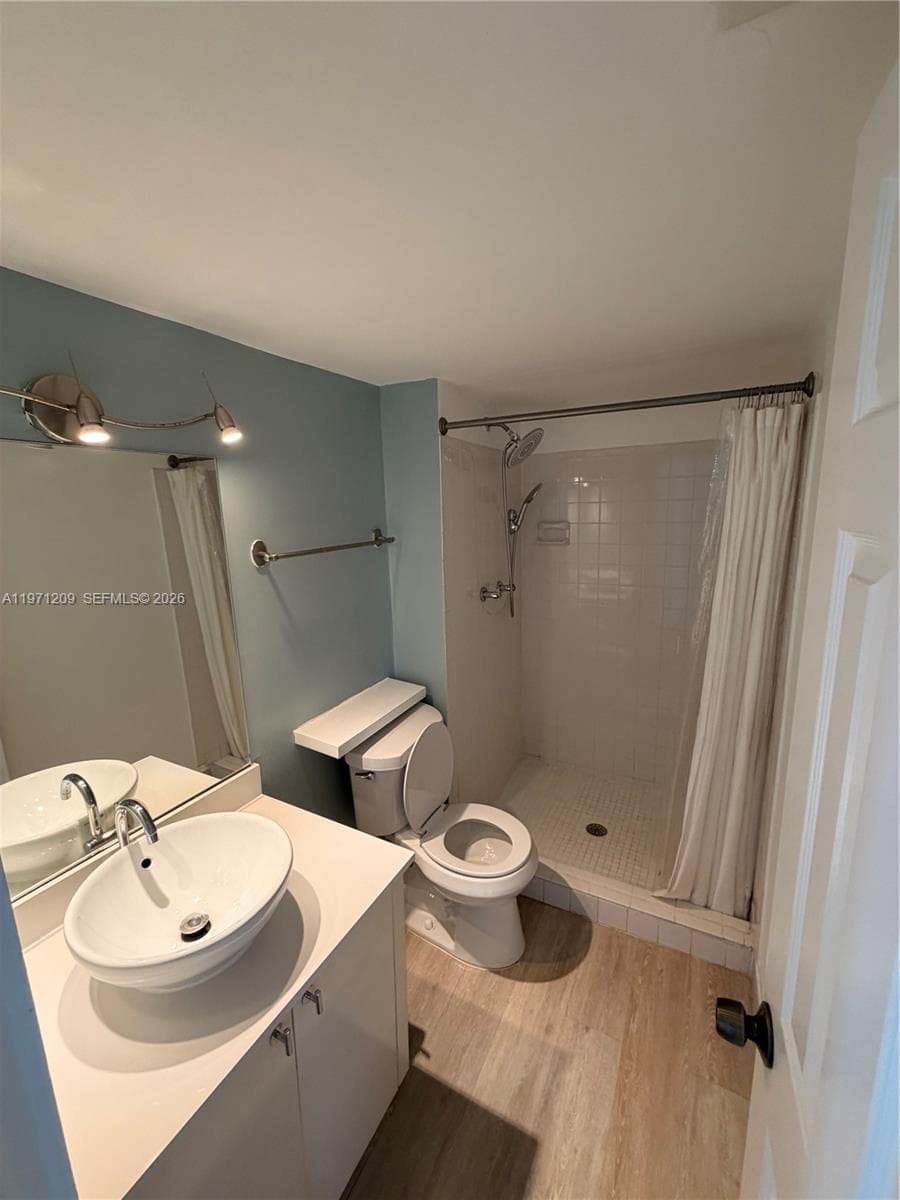 2350 NE 135th St 503 photo 4