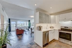 401 Golden Isles Dr 1101 photo 7