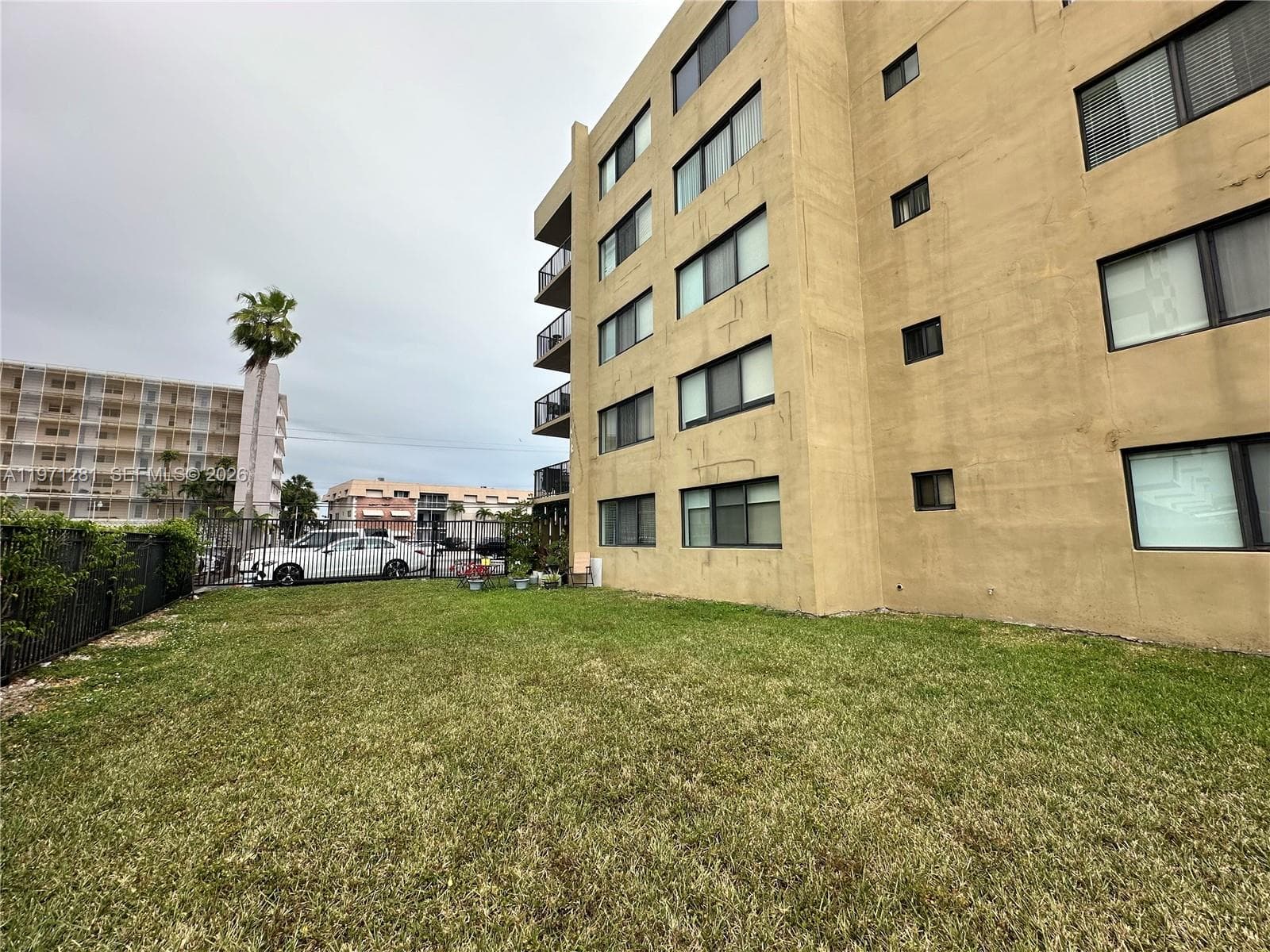 301 Golden Isles Dr 114 photo 22