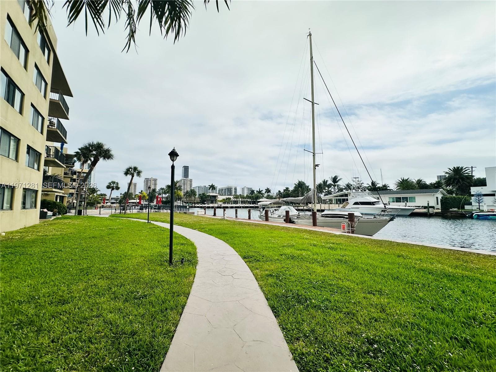 301 Golden Isles Dr 114 photo 25