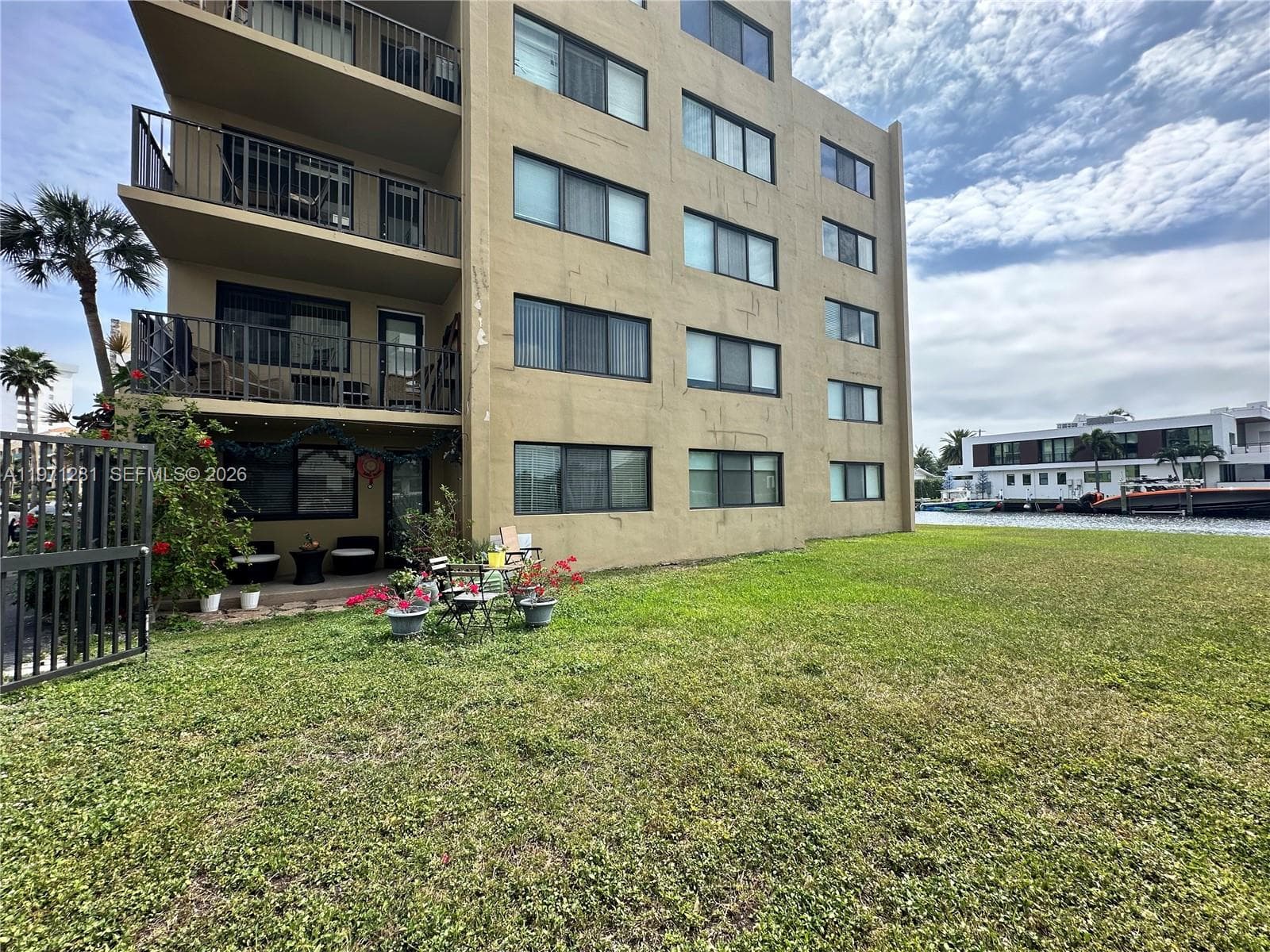 301 Golden Isles Dr 114 photo 21