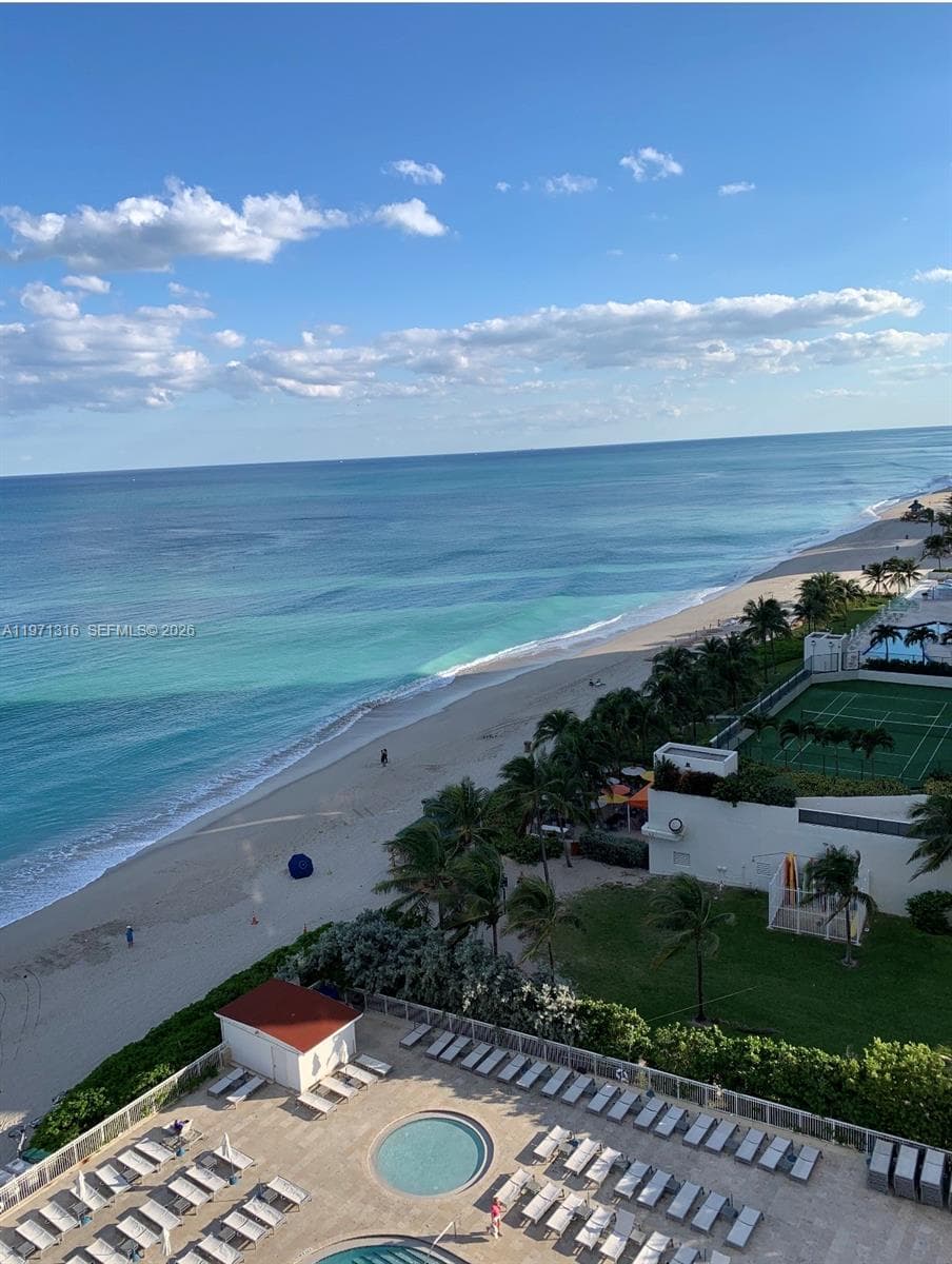 19201 Collins Ave 1011 photo 2