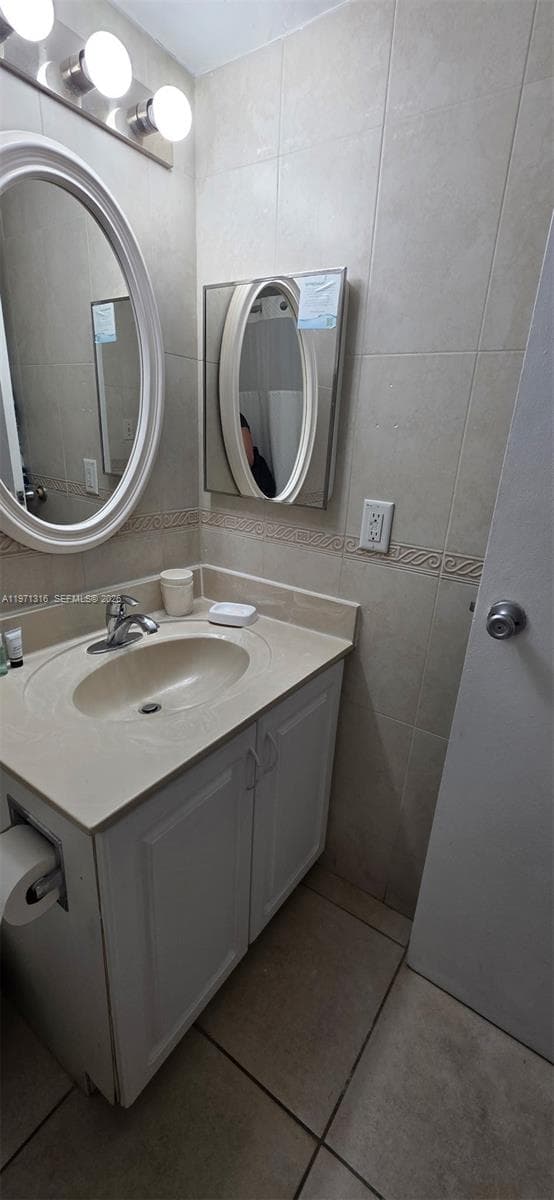 19201 Collins Ave 1011 photo 8