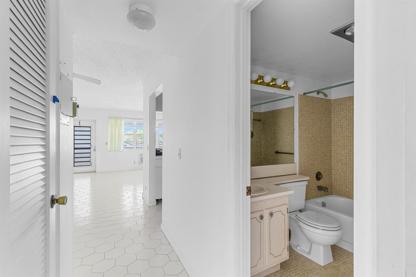 72 Ashby B photo 24