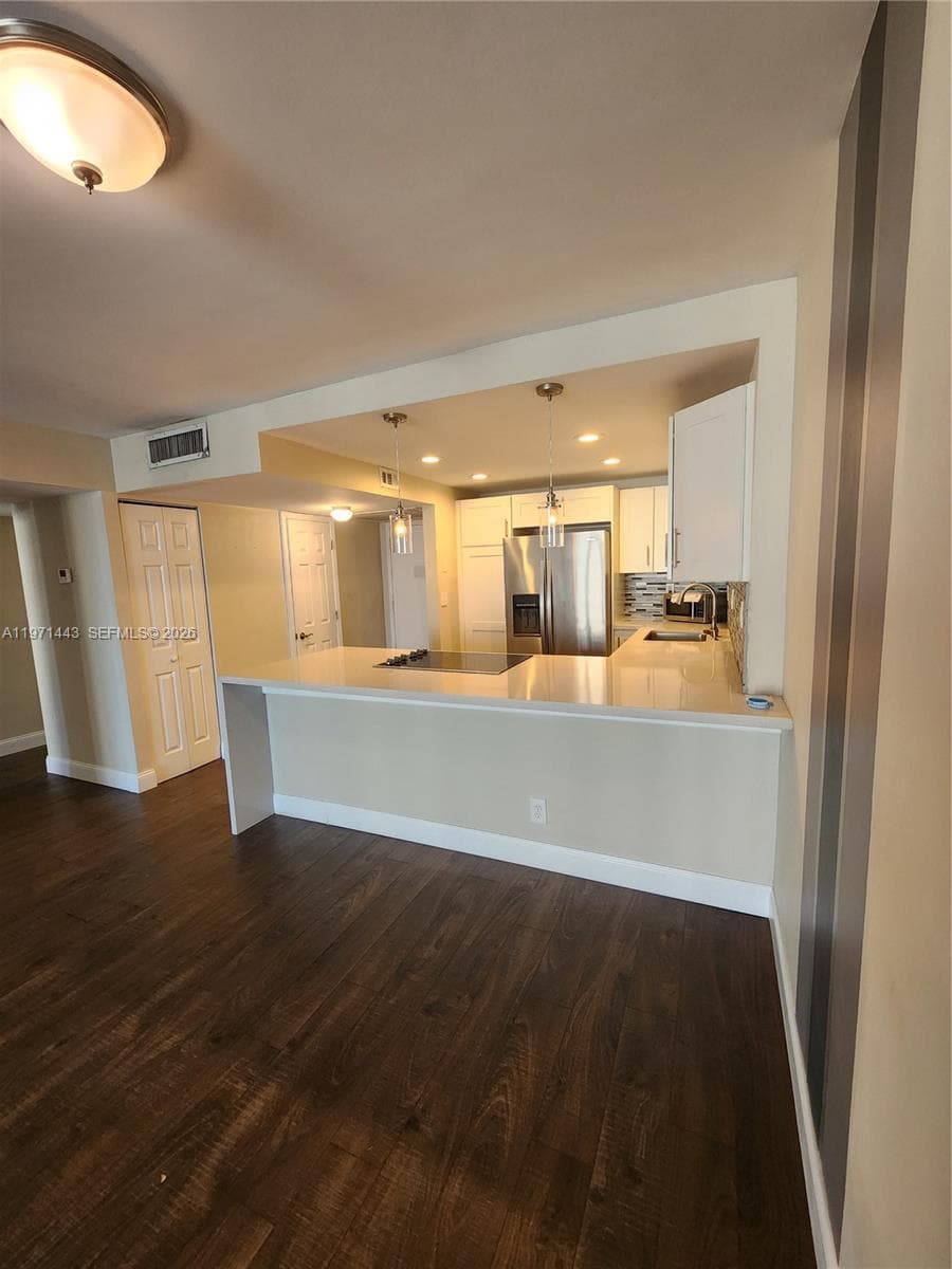 1000 Parkview Dr 1026 photo 14