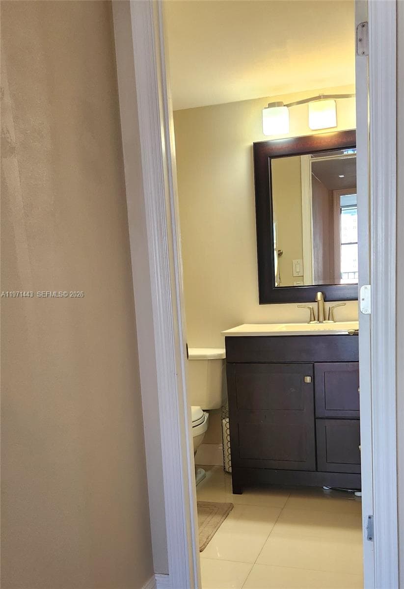 1000 Parkview Dr 1026 photo 18