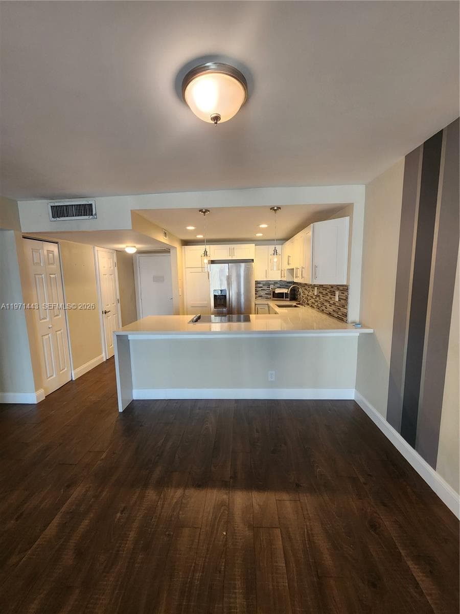 1000 Parkview Dr 1026 photo 15