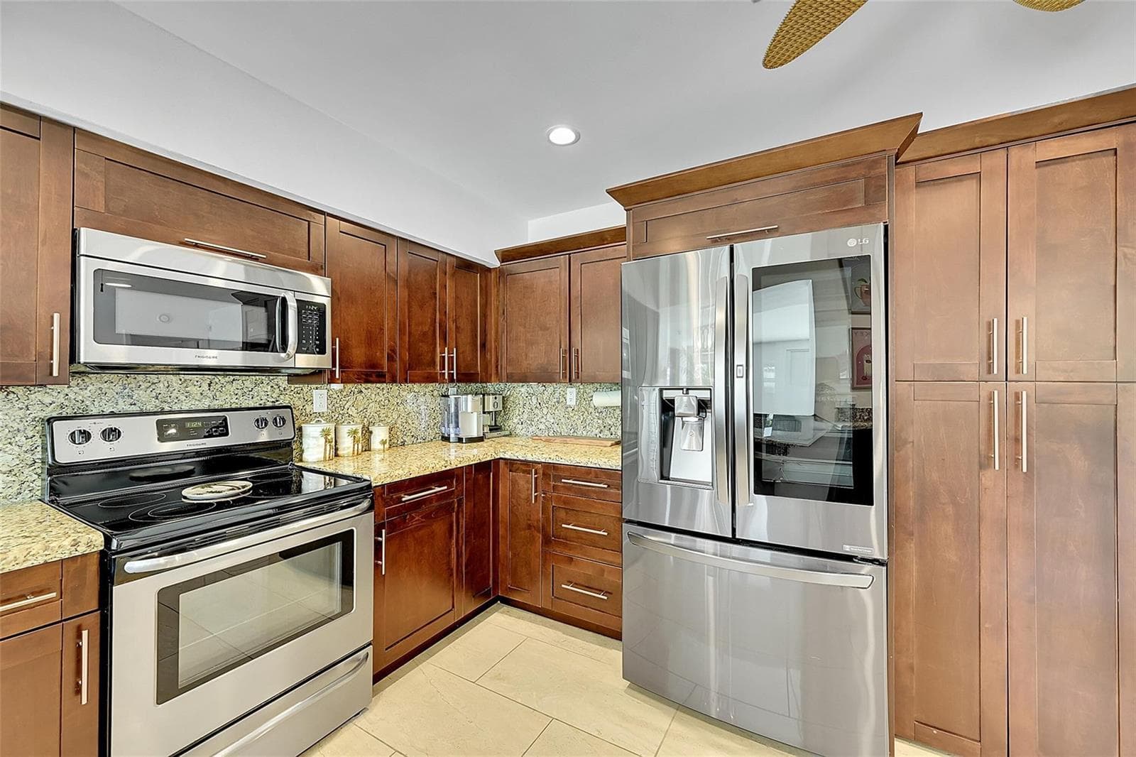 1080 SE 9th Avenue photo 5