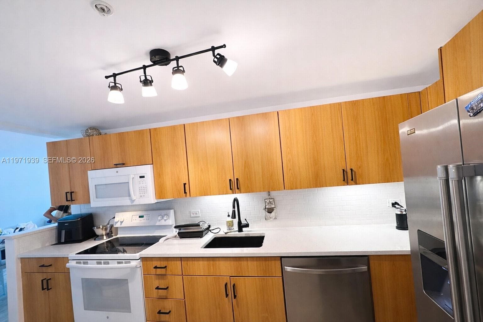 7501 Treasure Dr 7L photo 10