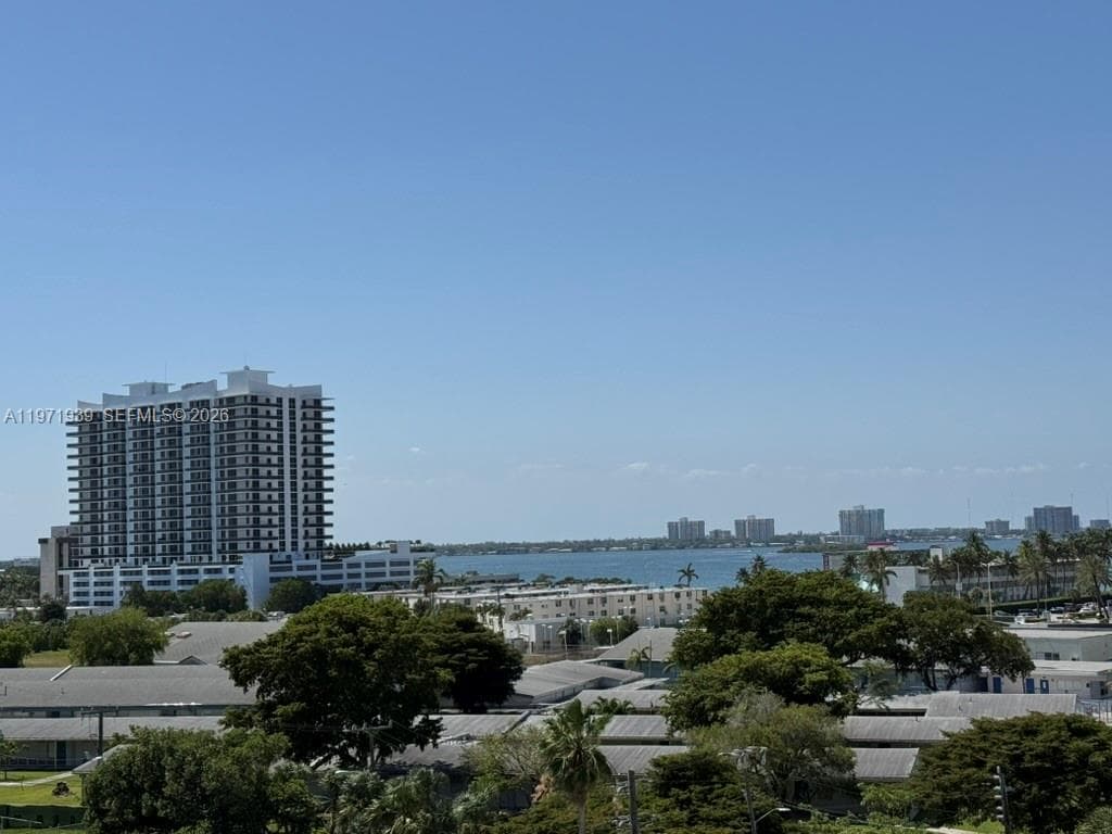 7501 Treasure Dr 7L photo 18