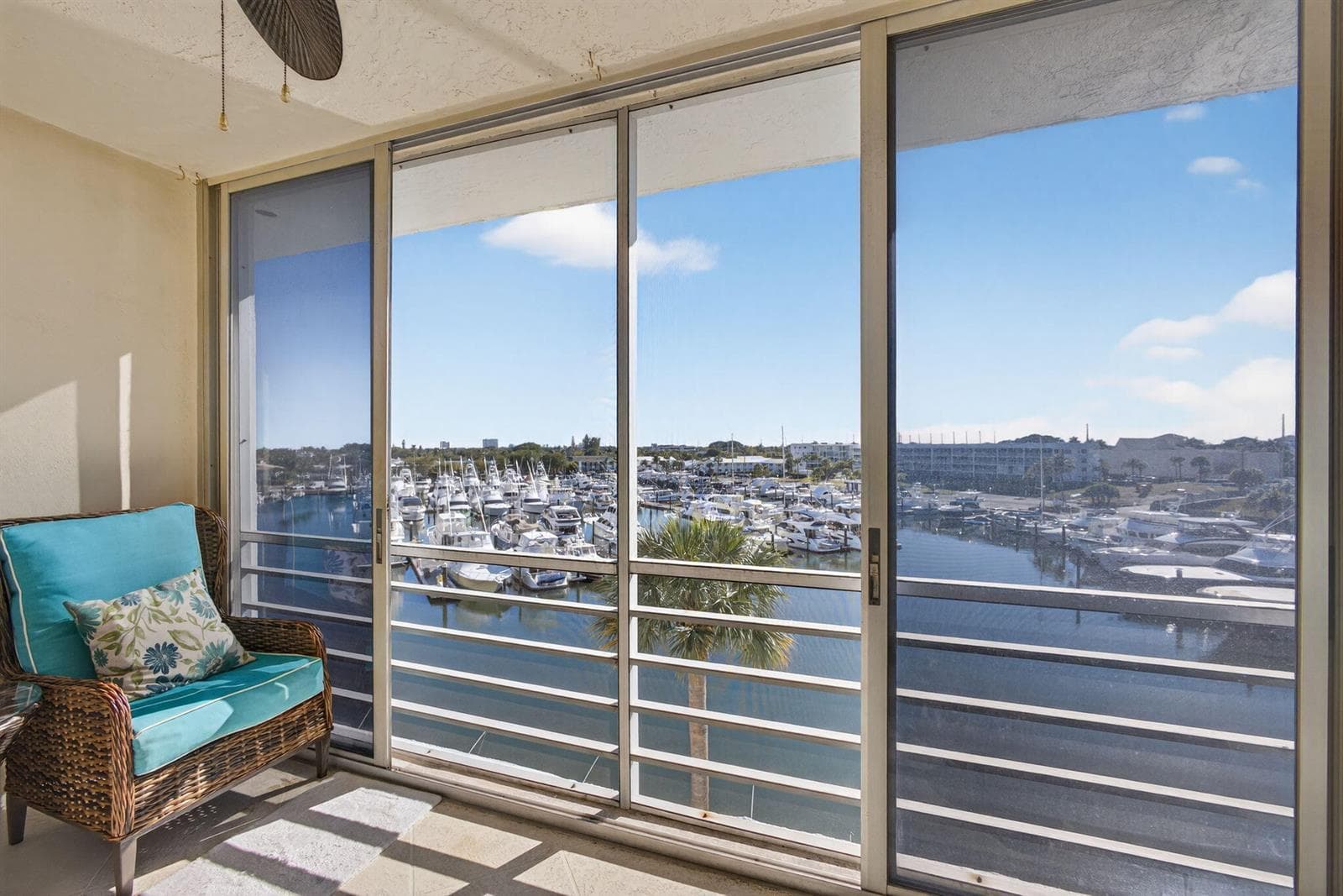 21 Yacht Club Drive 505 photo 18