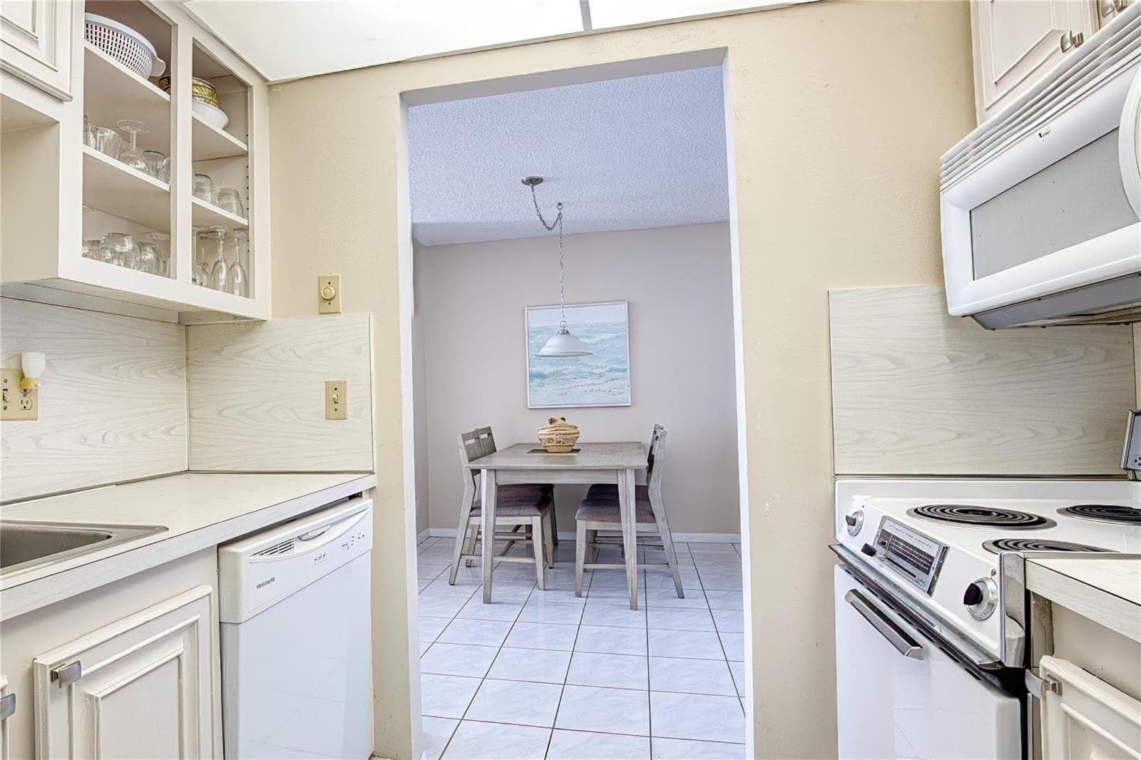 111 Briny Avenue 2312 photo 9