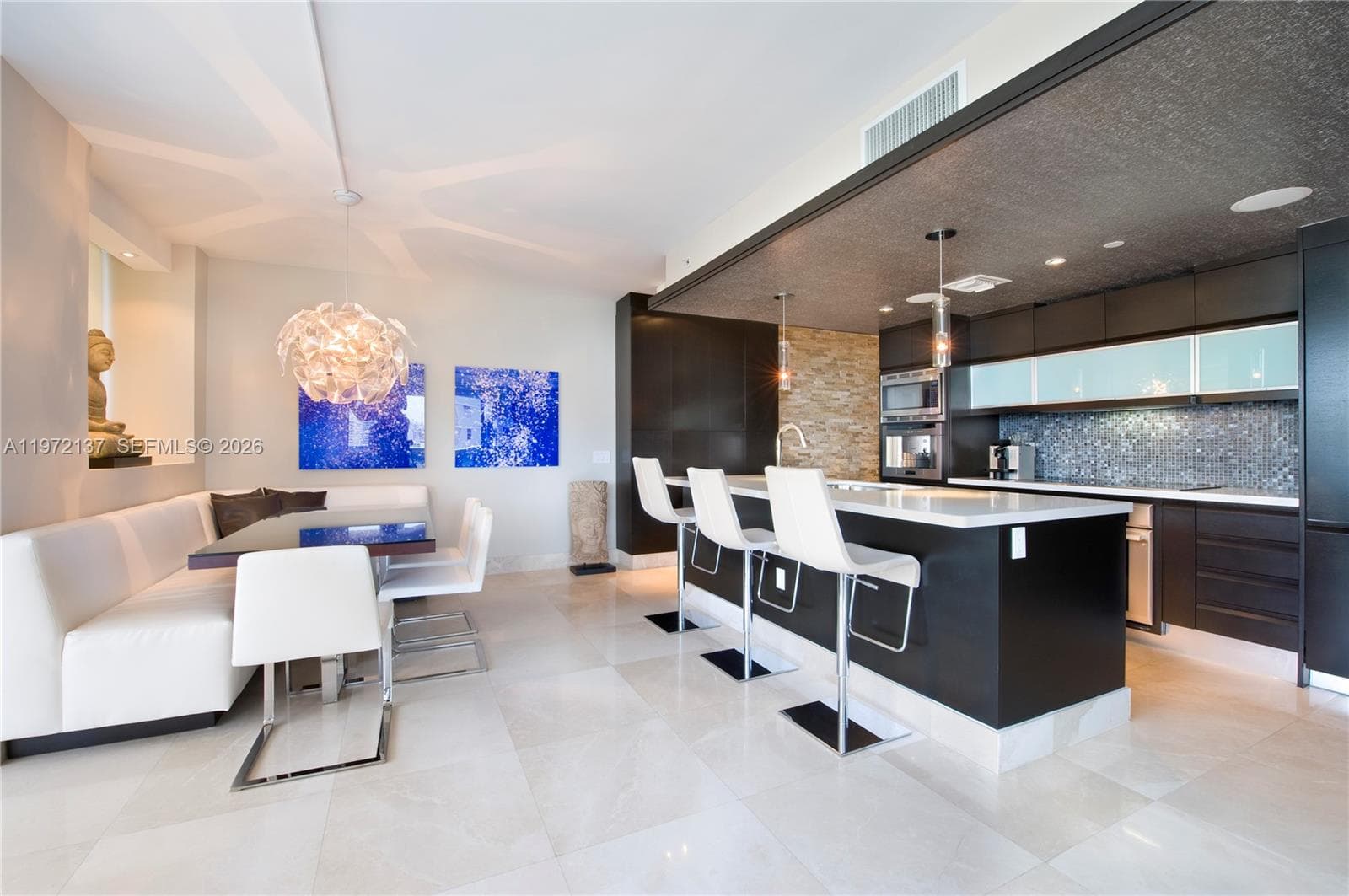 5875 Collins Ave 1008 photo 2