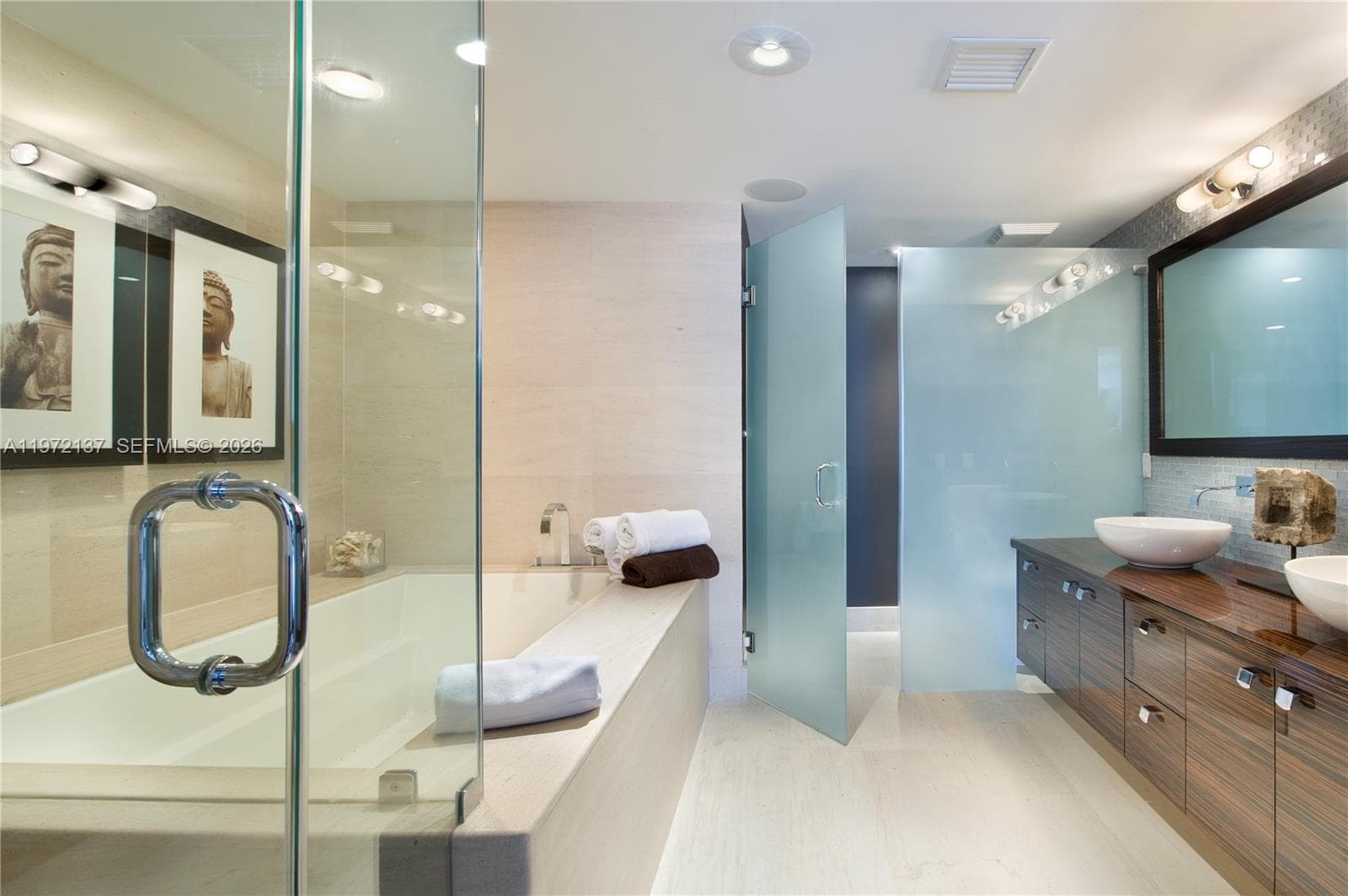 5875 Collins Ave 1008 photo 17