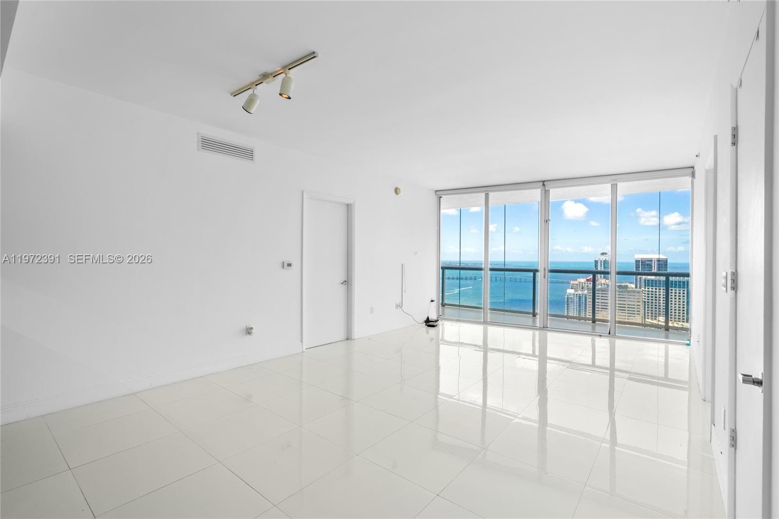 495 Brickell Ave 4705 photo 17