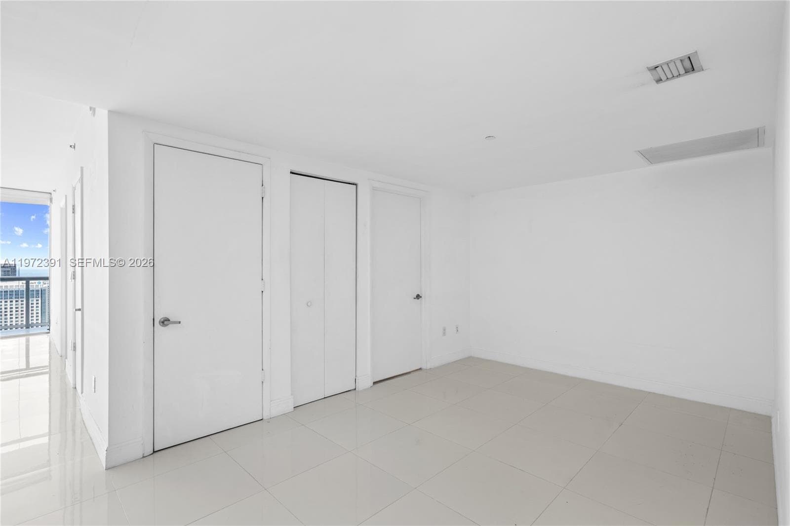 495 Brickell Ave 4705 photo 16