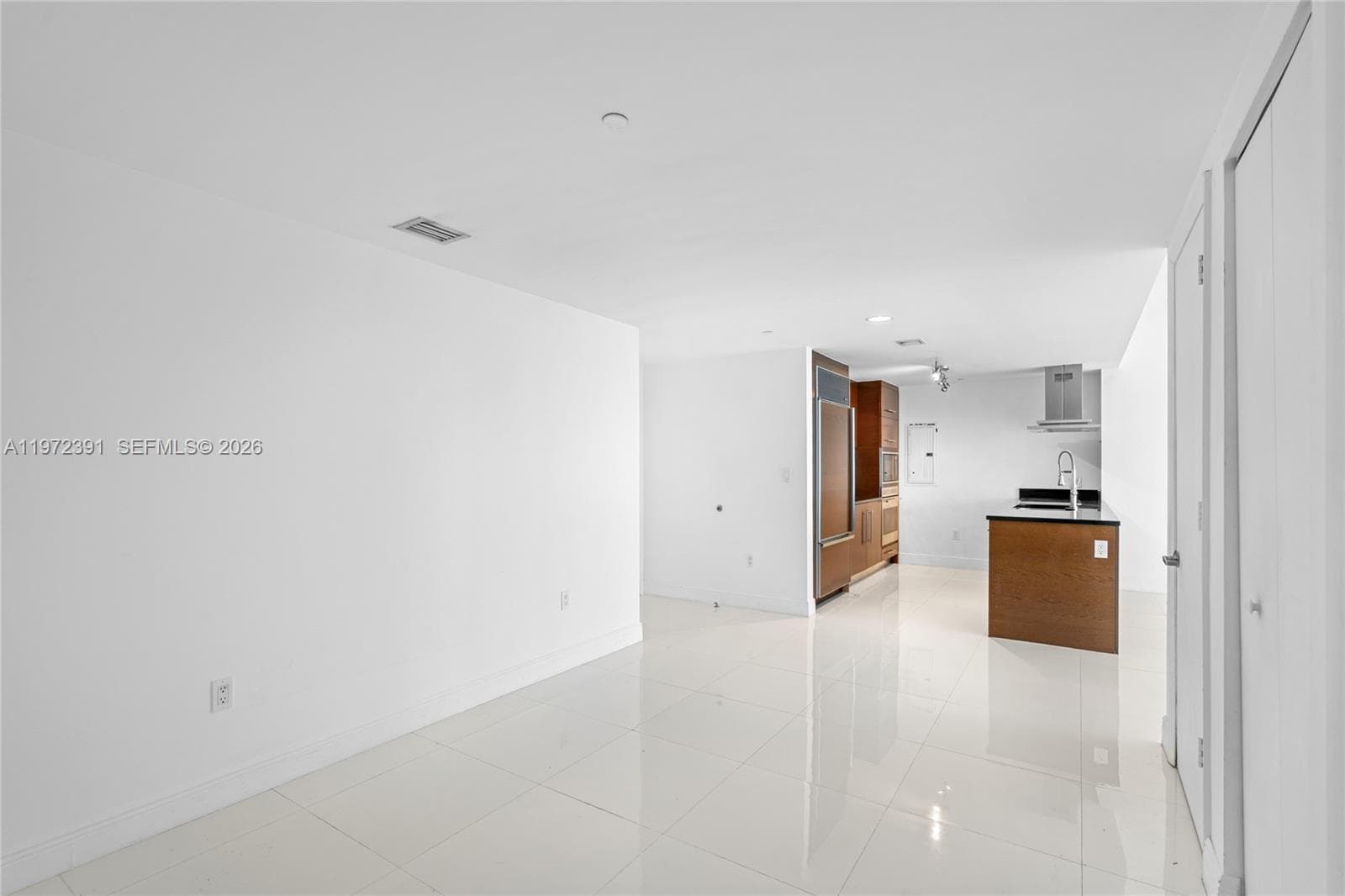 495 Brickell Ave 4705 photo 9