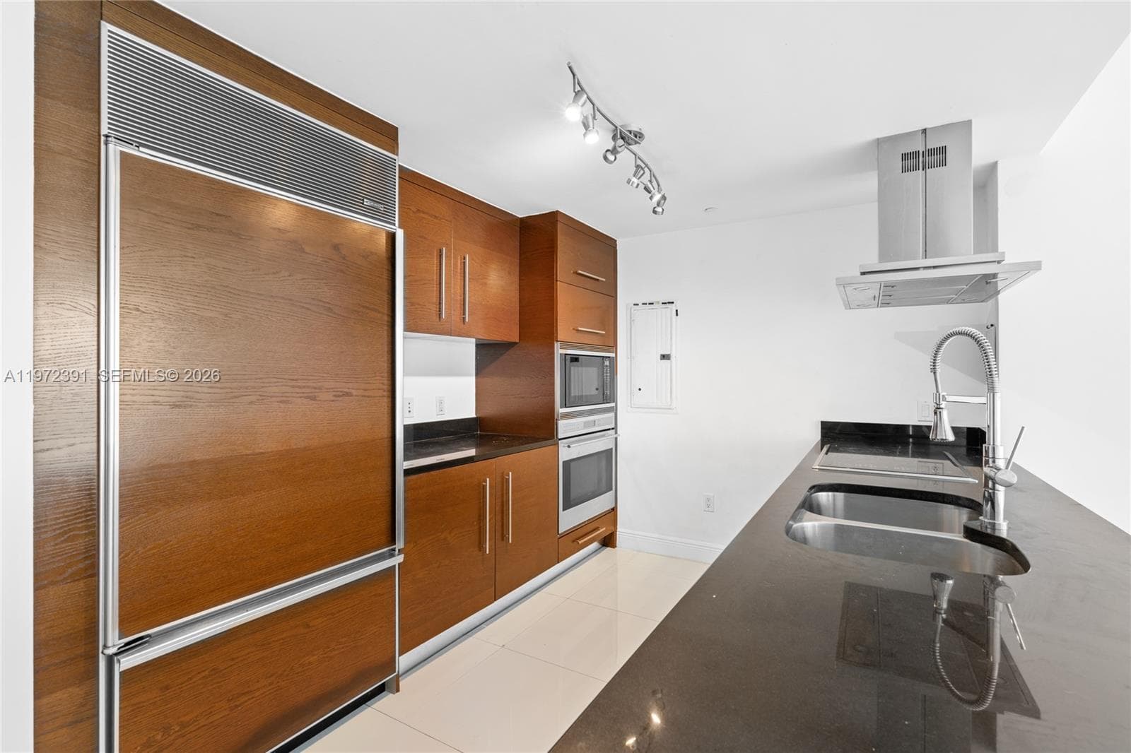 495 Brickell Ave 4705 photo 18