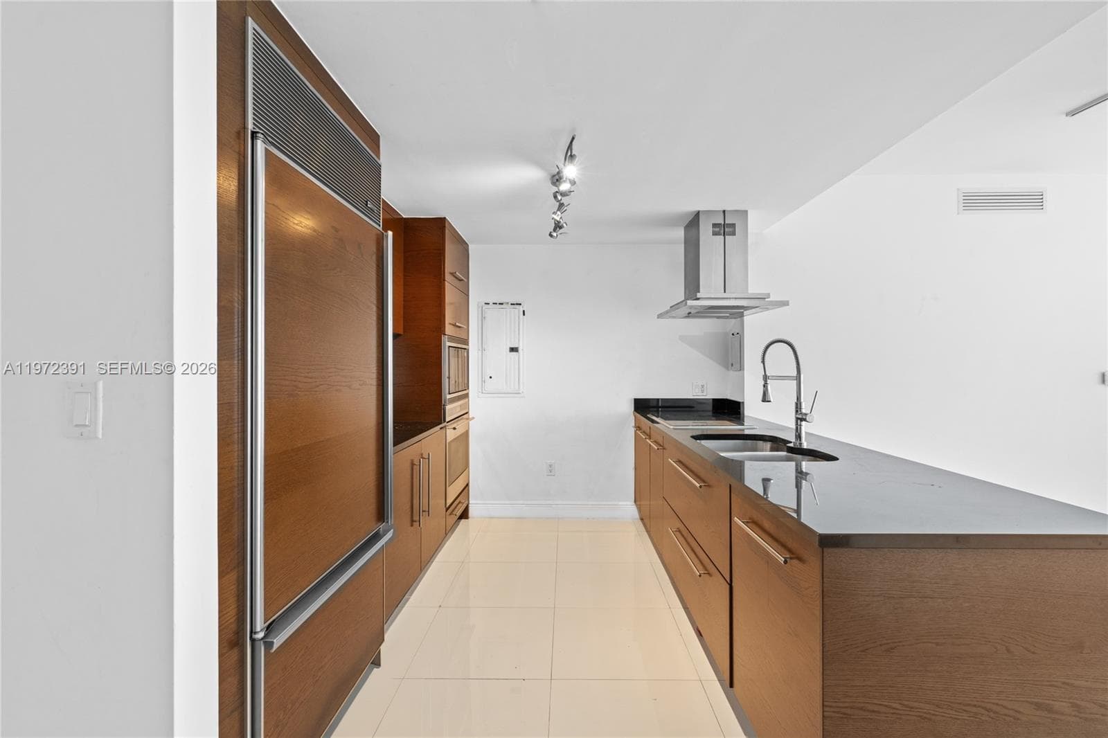 495 Brickell Ave 4705 photo 19