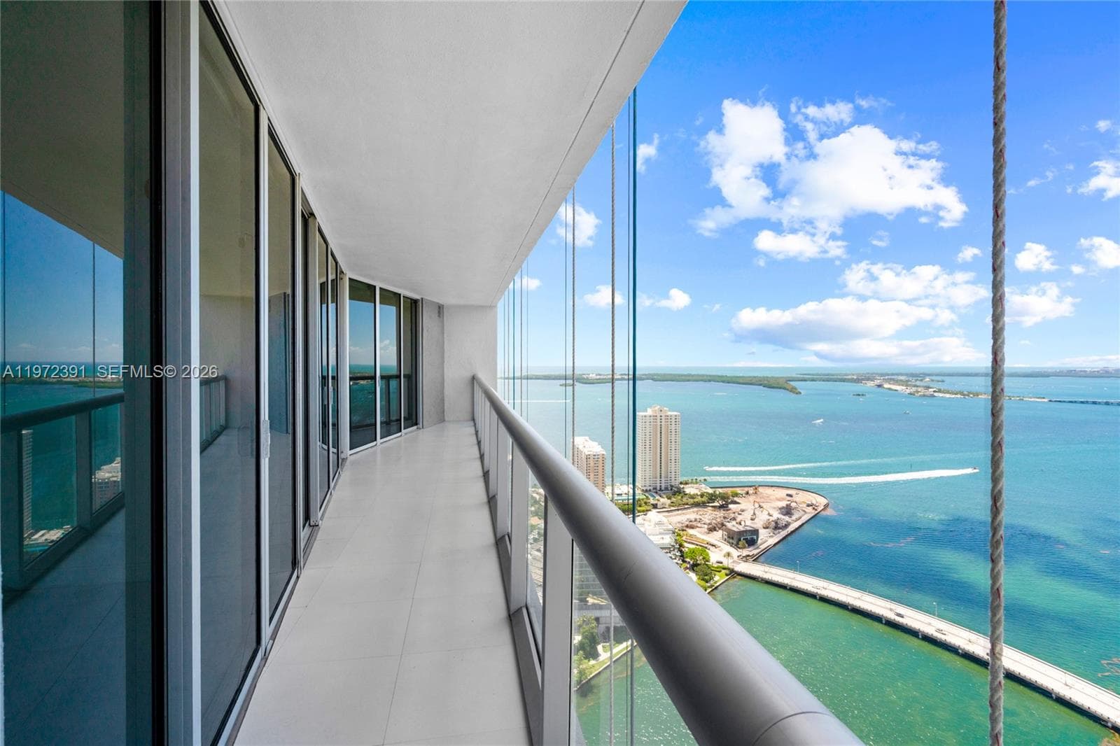495 Brickell Ave 4705 photo 4