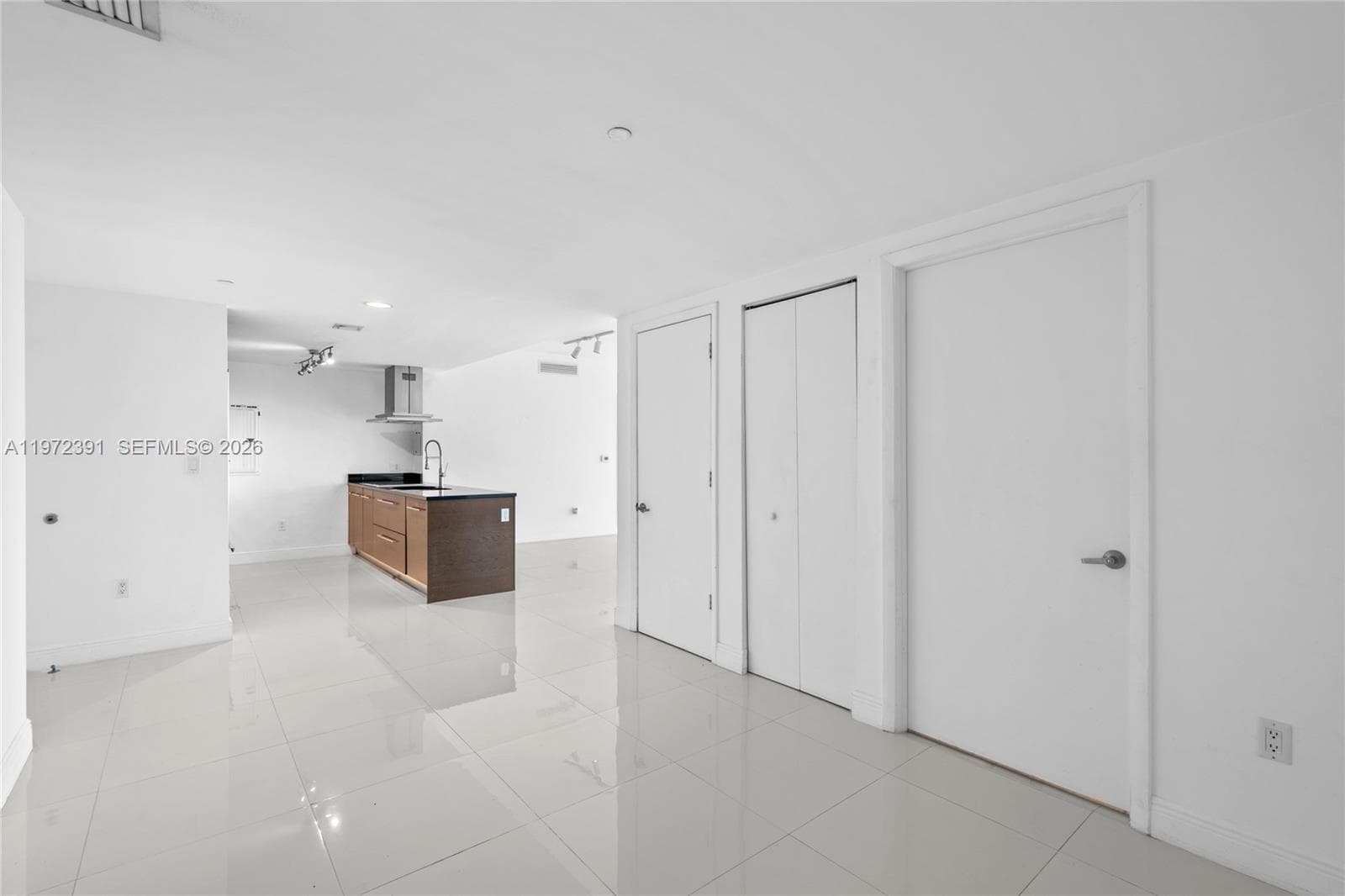 495 Brickell Ave 4705 photo 8