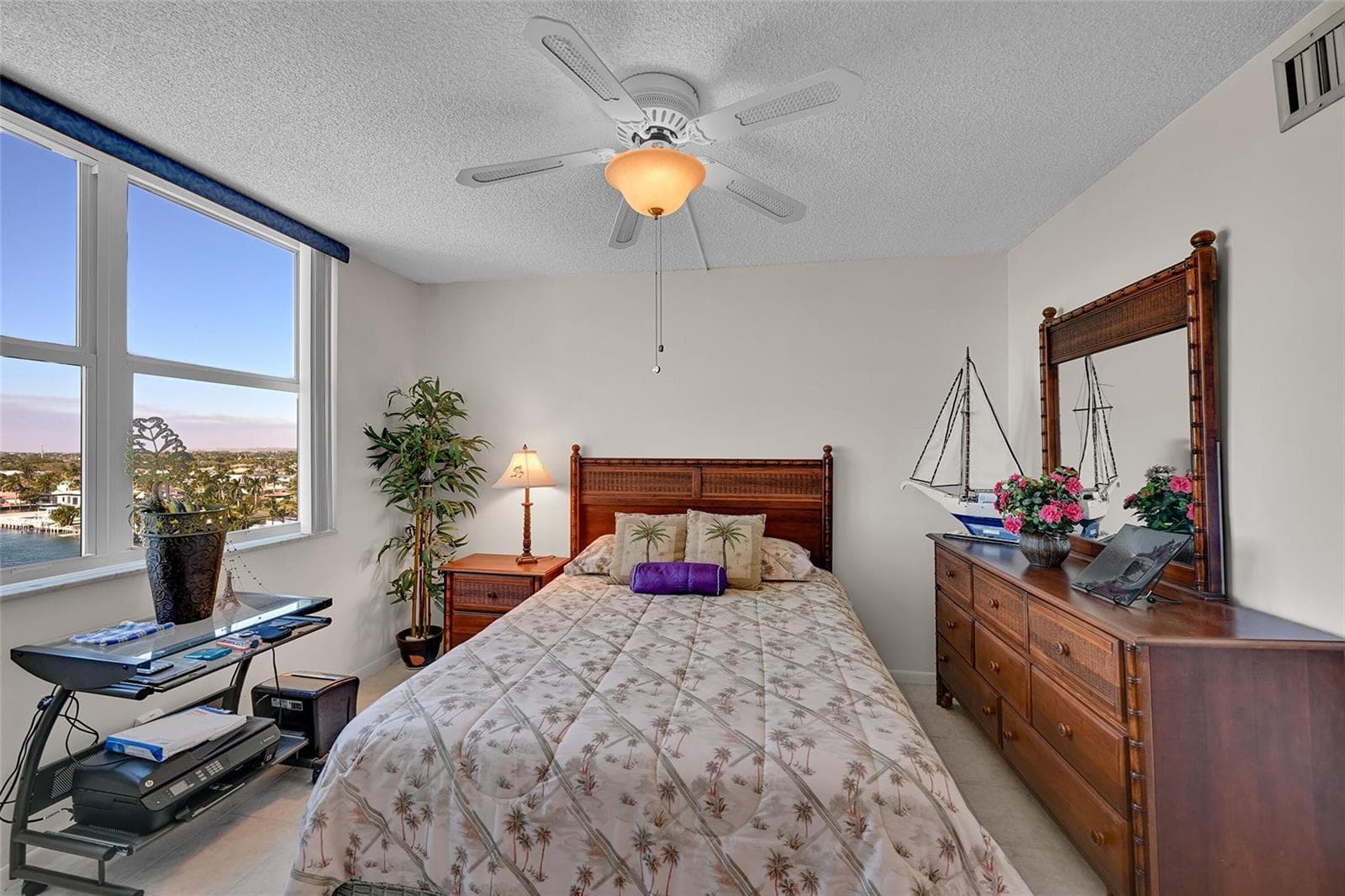 2639 N Riverside Drive 1005 photo 20