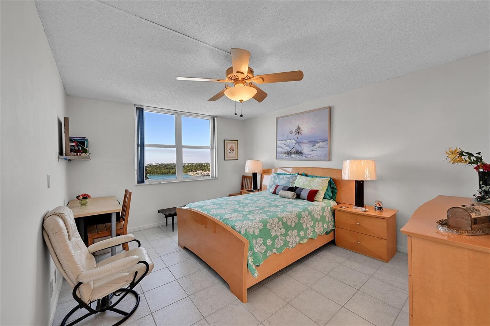 2639 N Riverside Drive 1005 photo 18