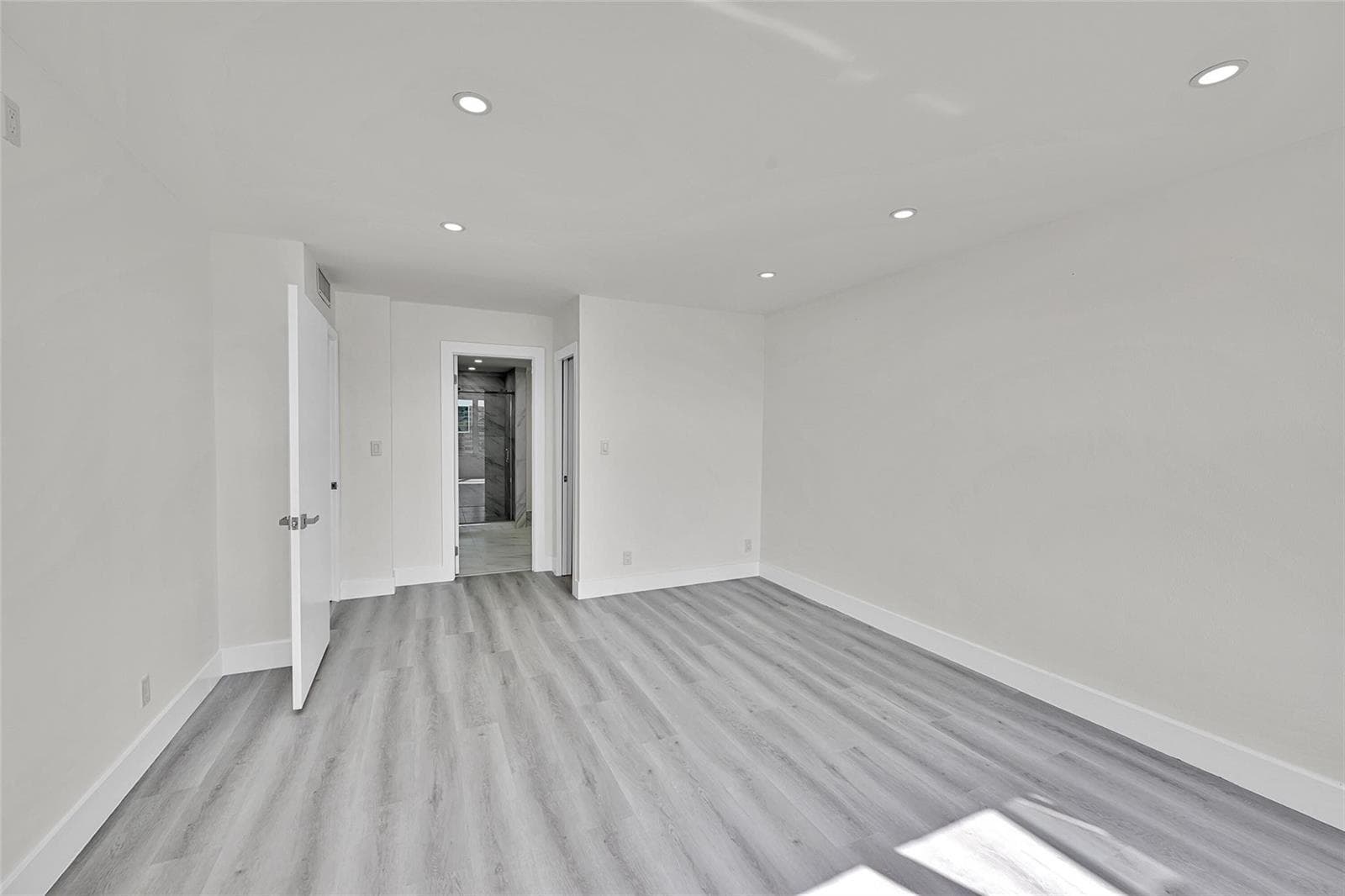 3700 Galt Ocean Drive 1215 photo 12