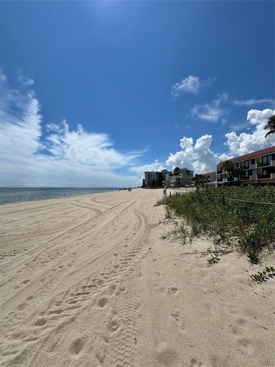 4228 N Ocean Drive 36 photo 3
