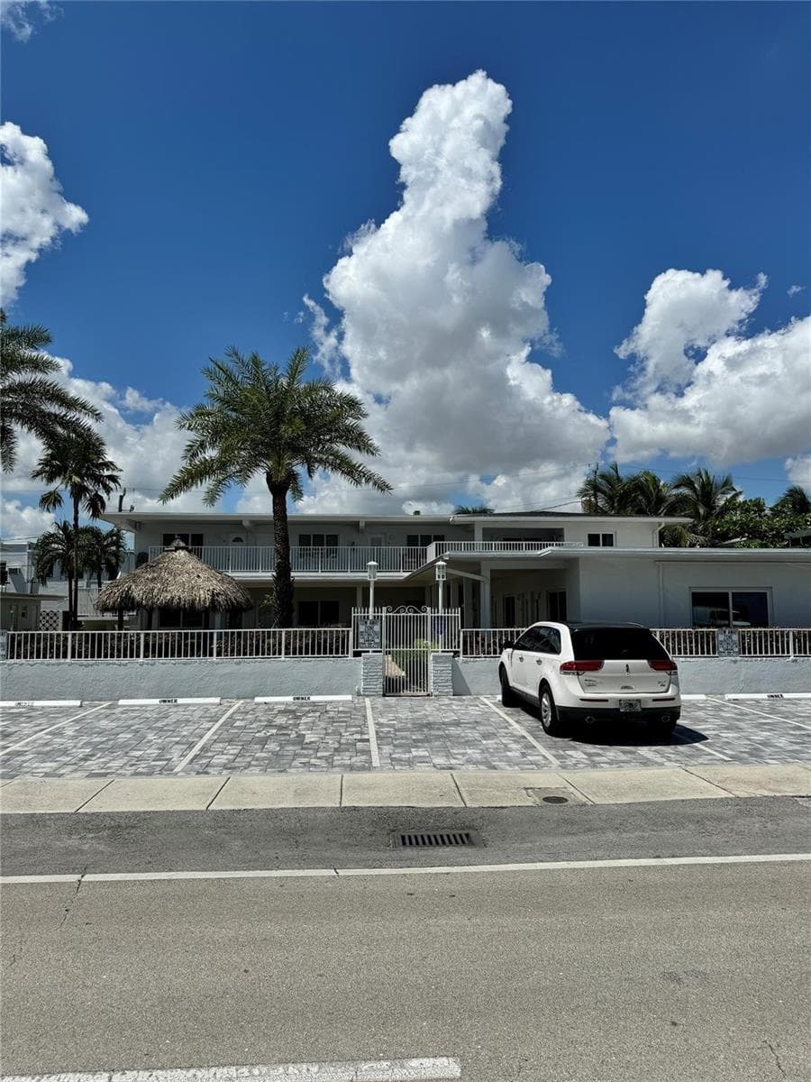 4228 N Ocean Drive 36 photo 1
