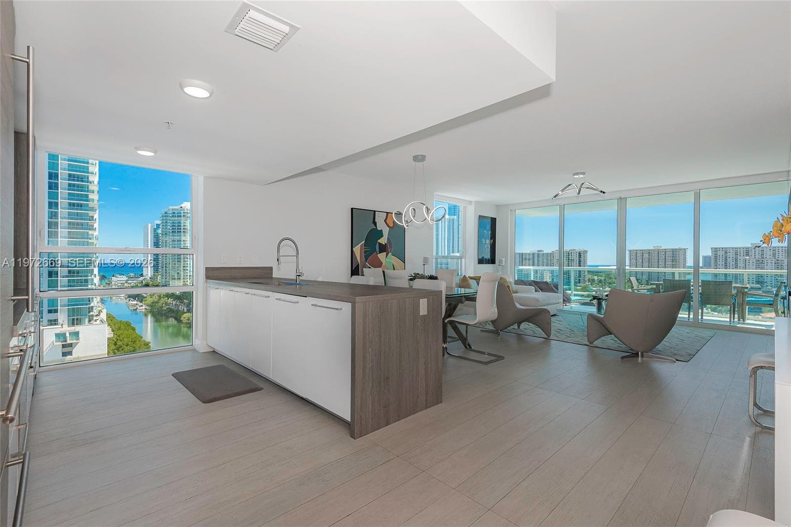 400 Sunny Isles Blvd 1222 SE CORNER UNIT photo 1