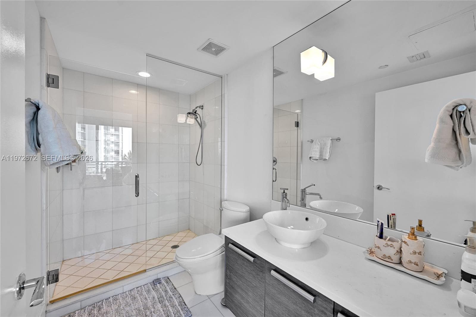2950 NE 188th St 534 photo 18