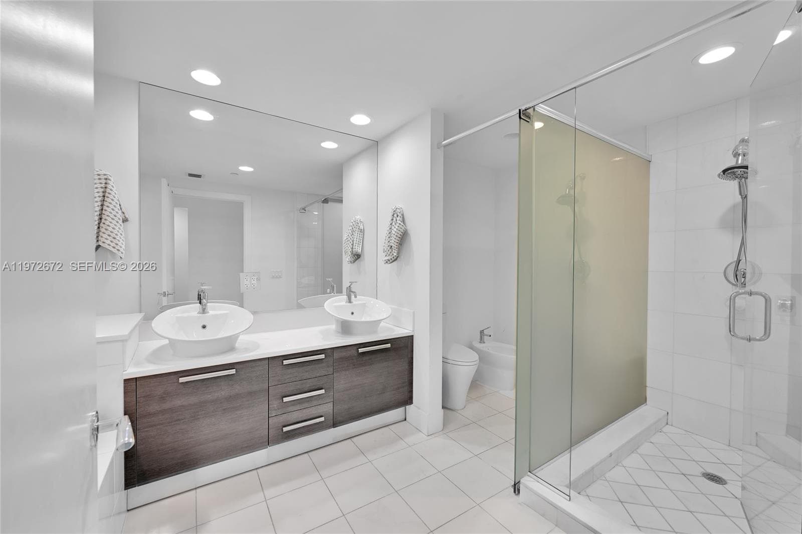 2950 NE 188th St 534 photo 11