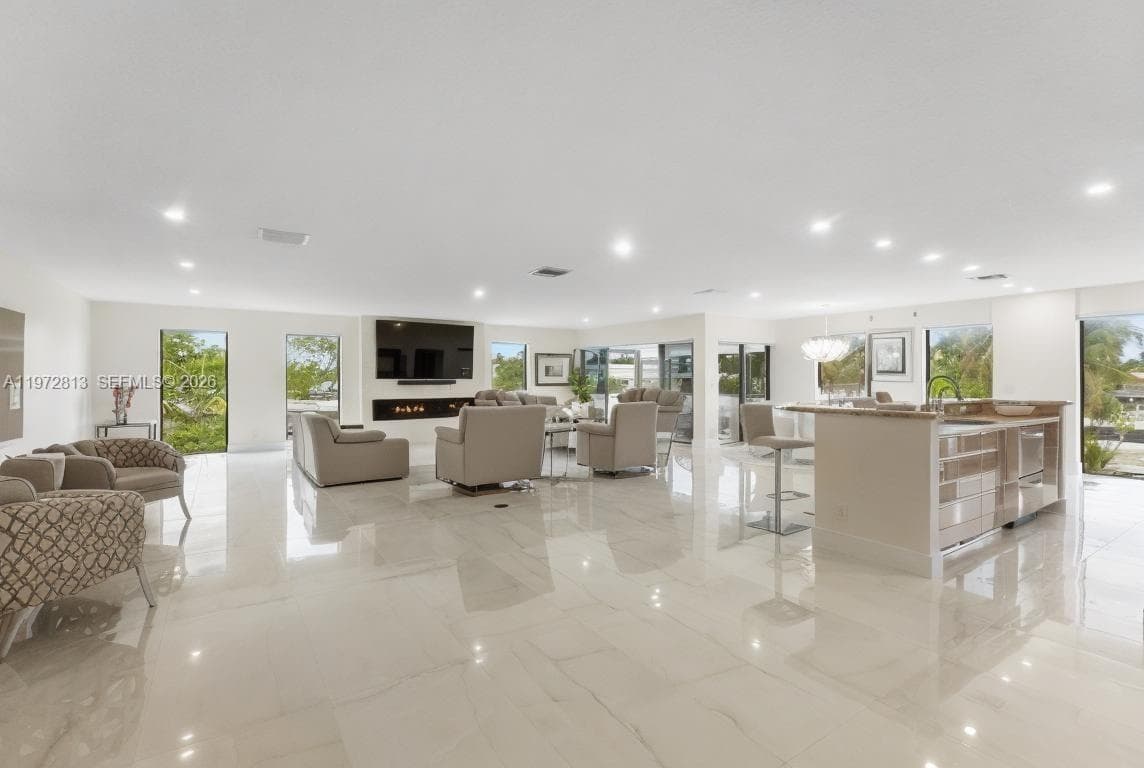 76 Isle Of Venice Dr H photo 3