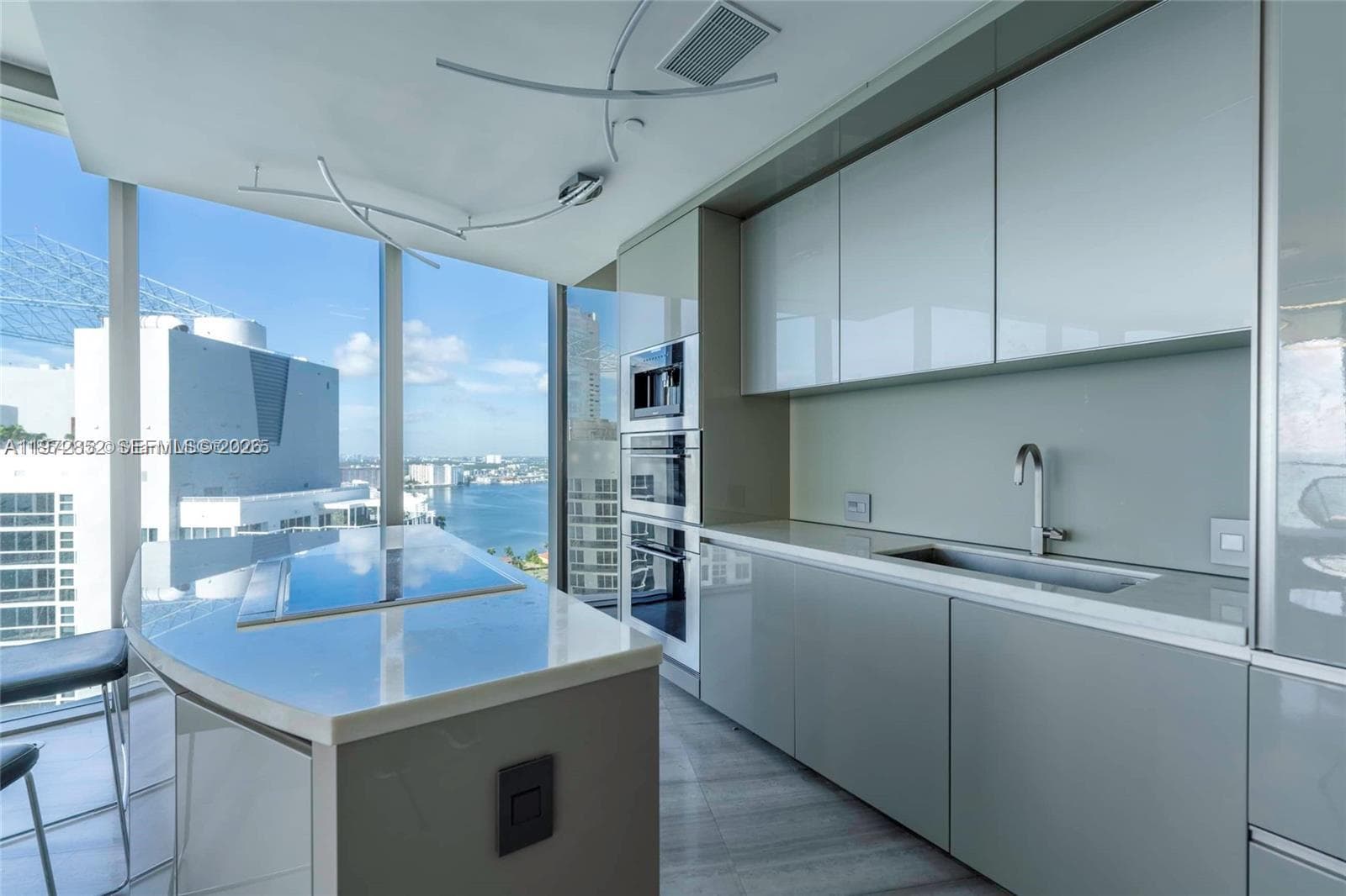18975 Collins Ave 3004 photo 3