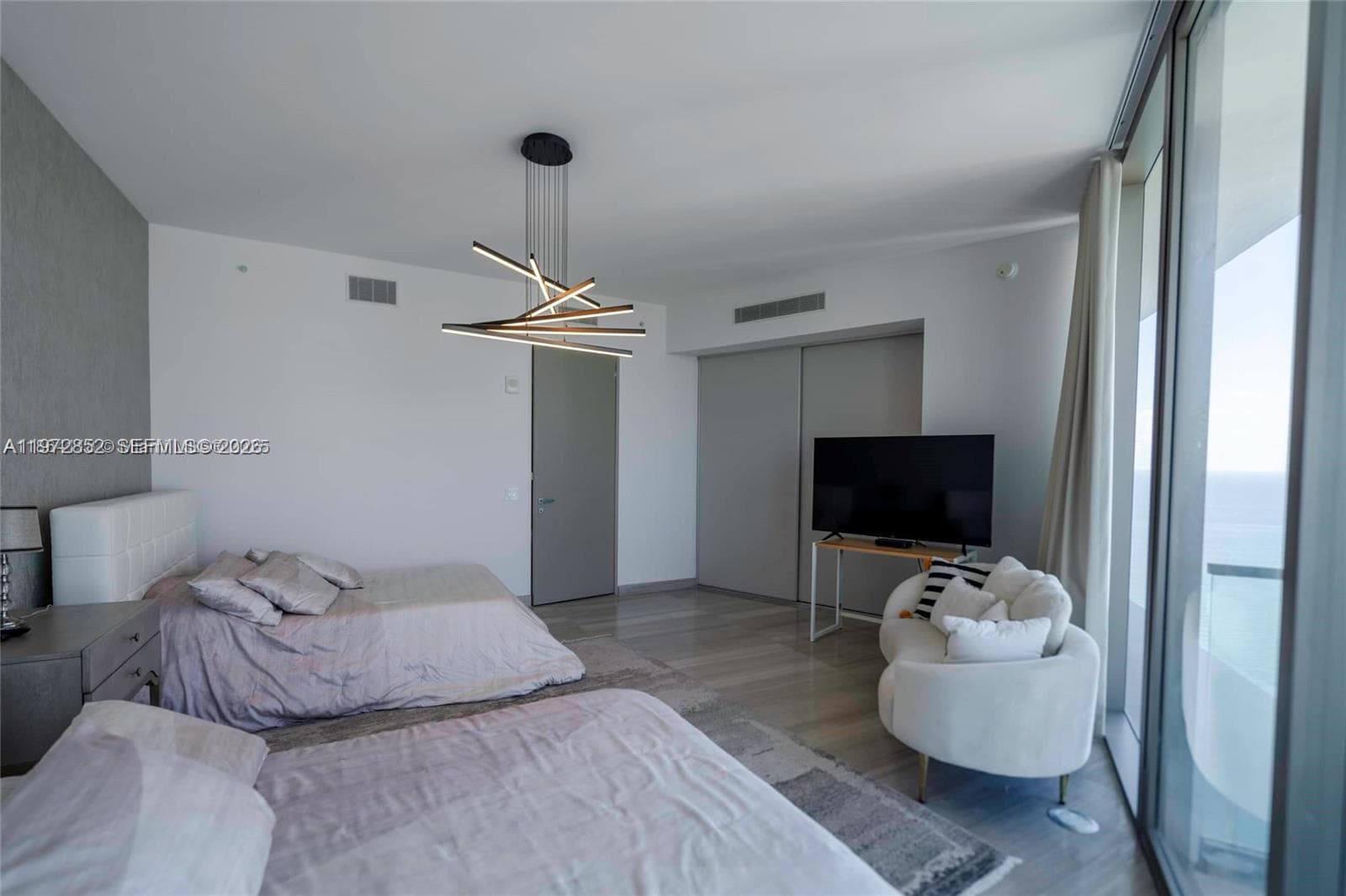 18975 Collins Ave 3004 photo 18