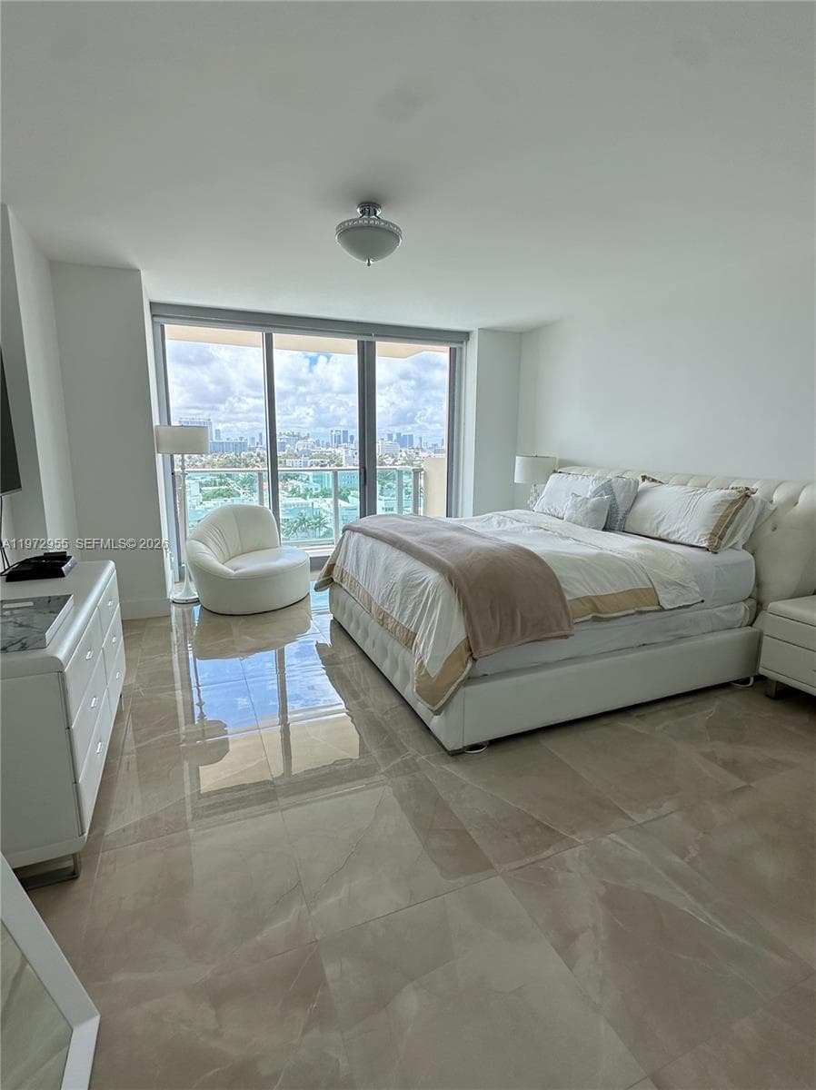 1455 Ocean Dr 1211 photo 5