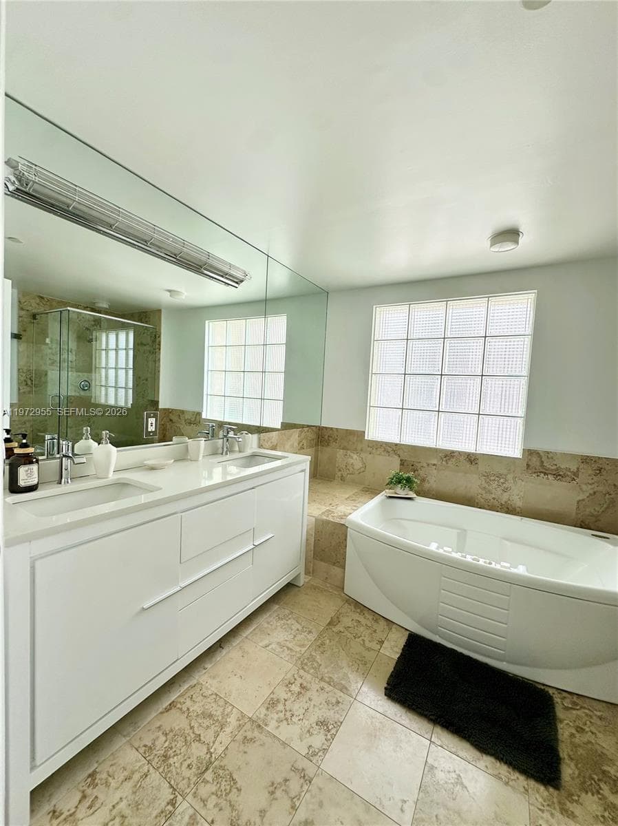 1455 Ocean Dr 1211 photo 10