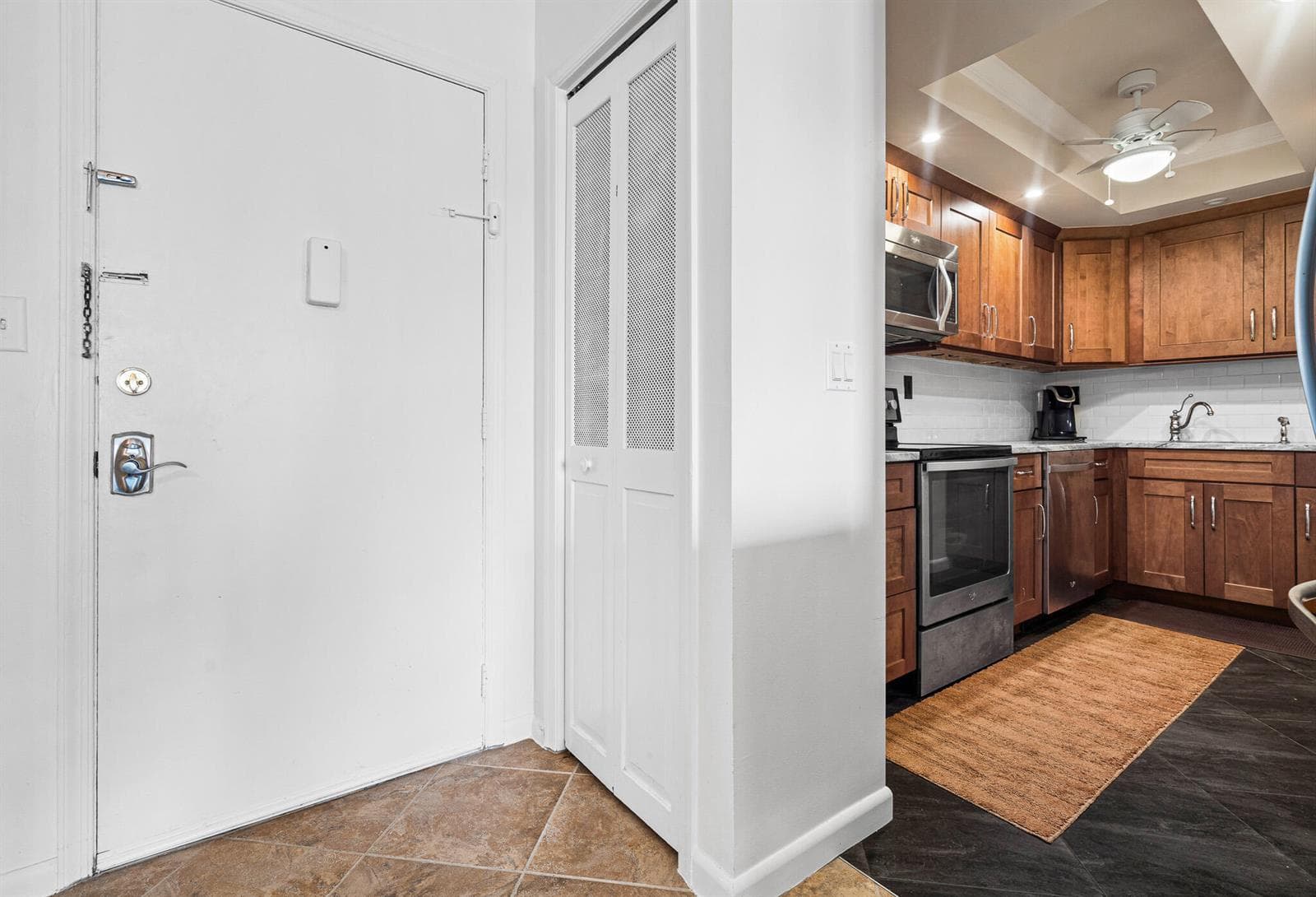 200 S Birch Road 407 photo 2