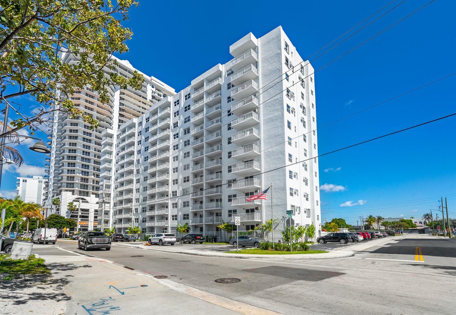 200 S Birch Road 407 photo 1