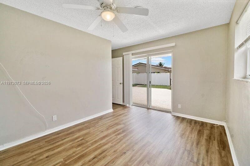 949 SE 10th Ct photo 24