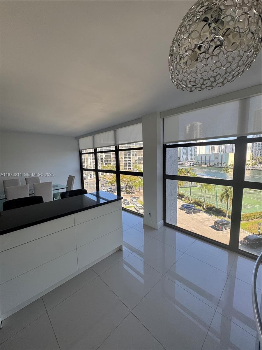 400 Leslie Dr 602 photo 2