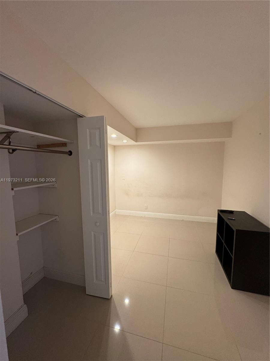 400 Leslie Dr 602 photo 13