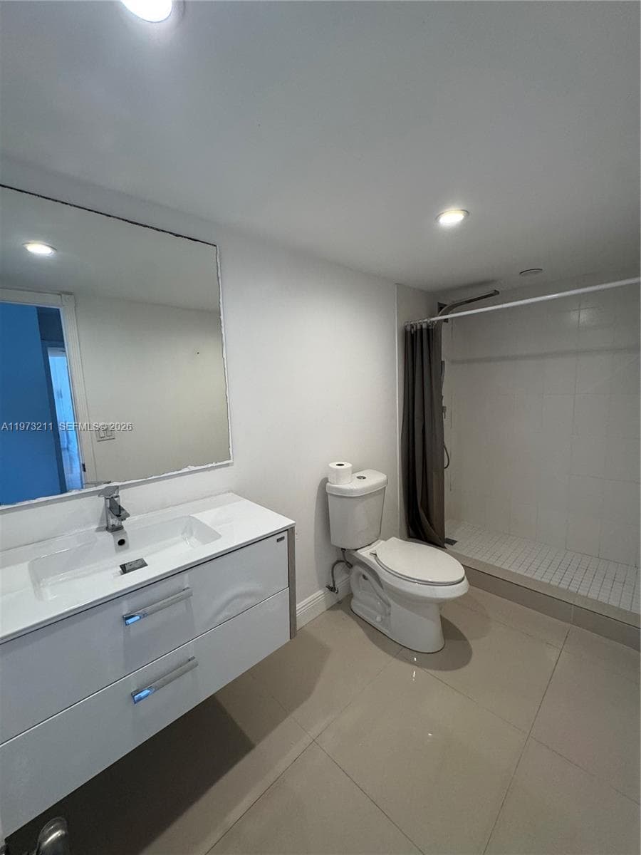 400 Leslie Dr 602 photo 17