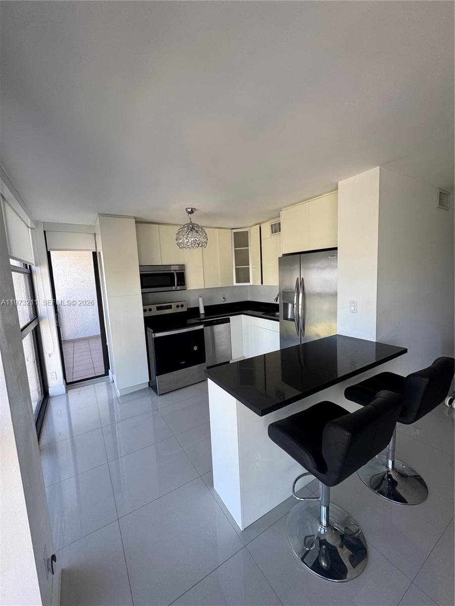 400 Leslie Dr 602 photo 1