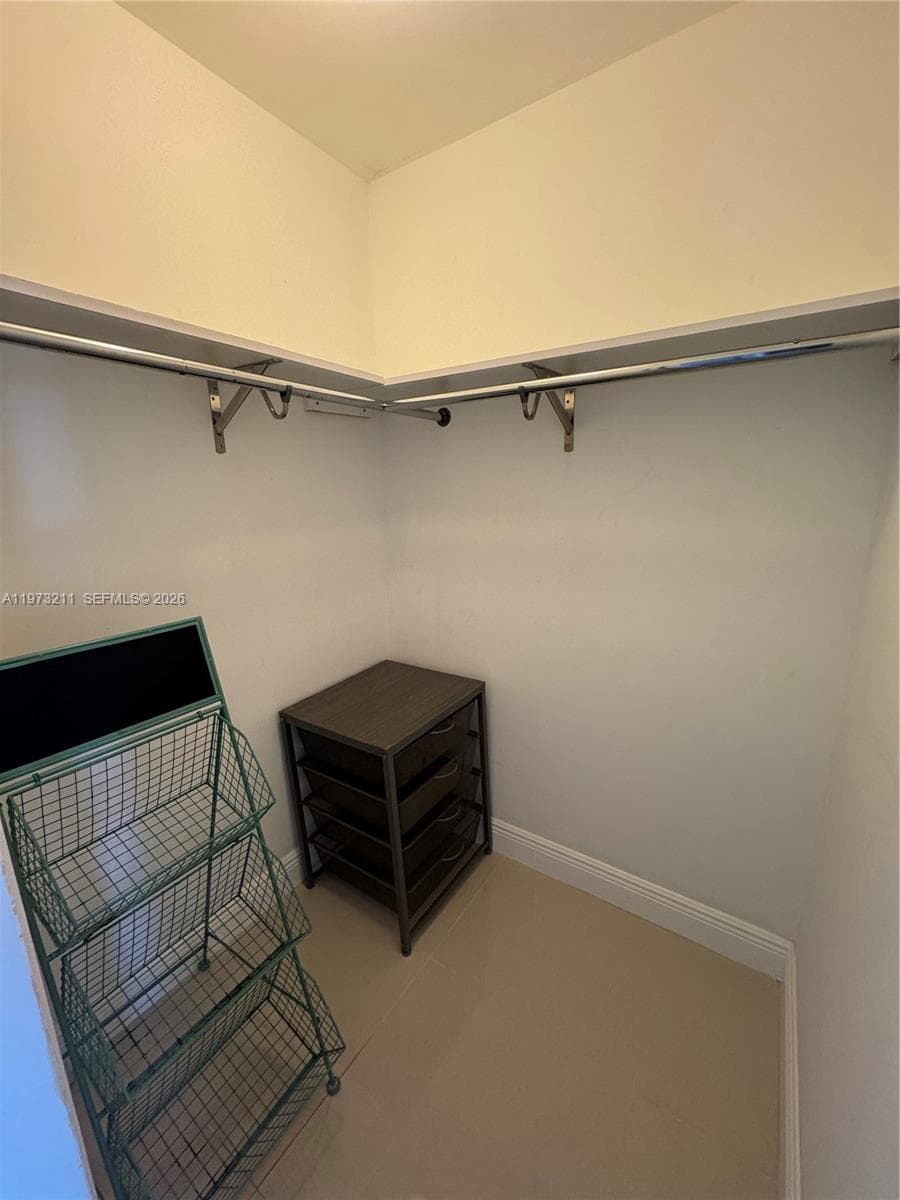 400 Leslie Dr 602 photo 9