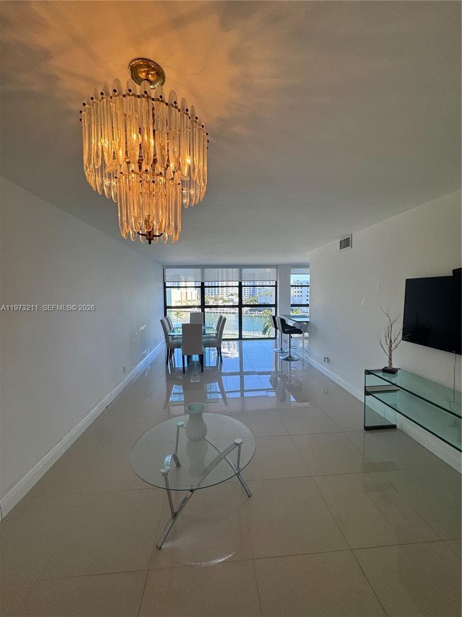 400 Leslie Dr 602 photo 10