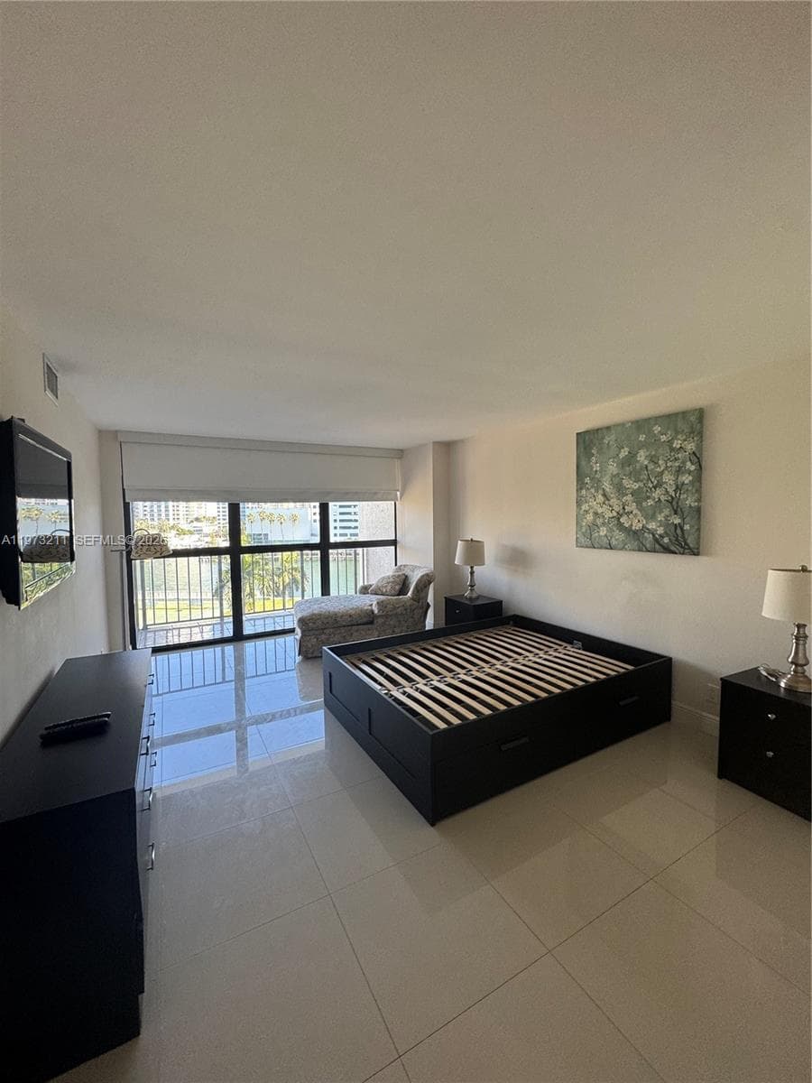 400 Leslie Dr 602 photo 14