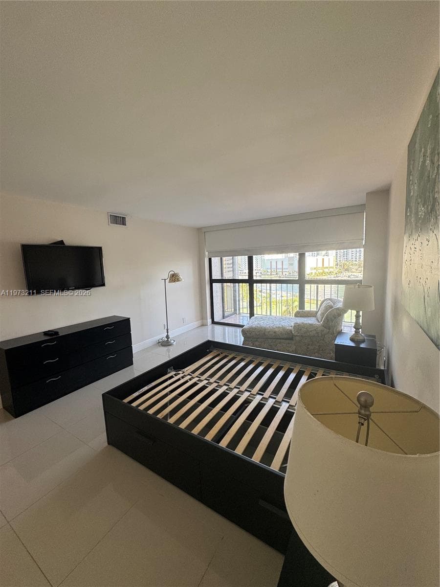 400 Leslie Dr 602 photo 15